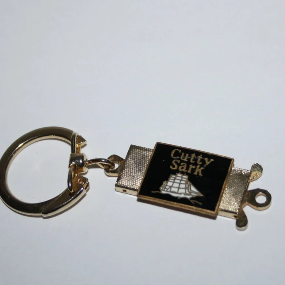 🟡⚓ Gold Cutty Sark Keychain · 2.75